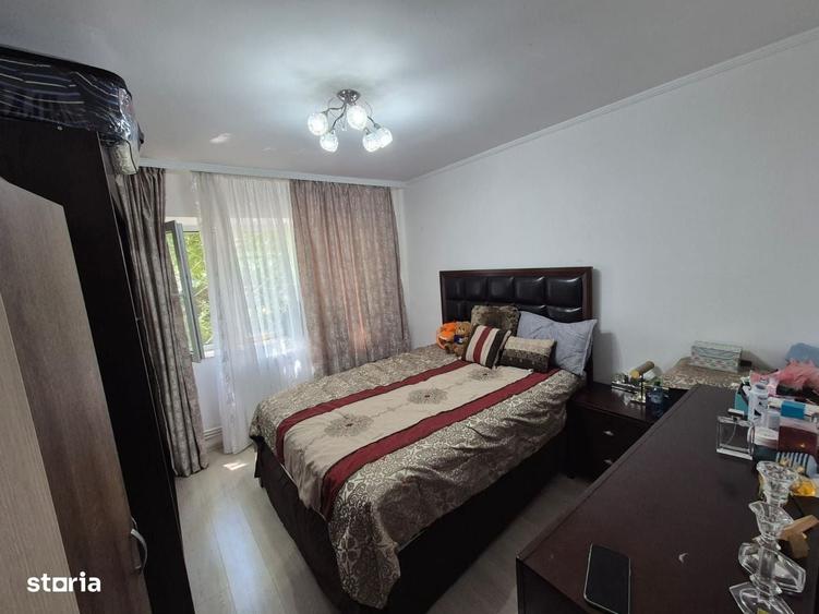 Apartament cu 3 camere semidecomandat în Dacia