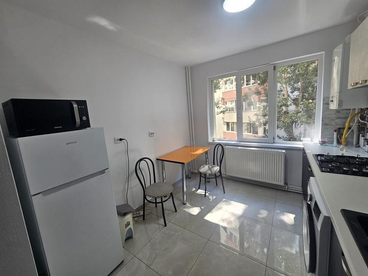 Apartament cu 3 camere decomandat în Iancului