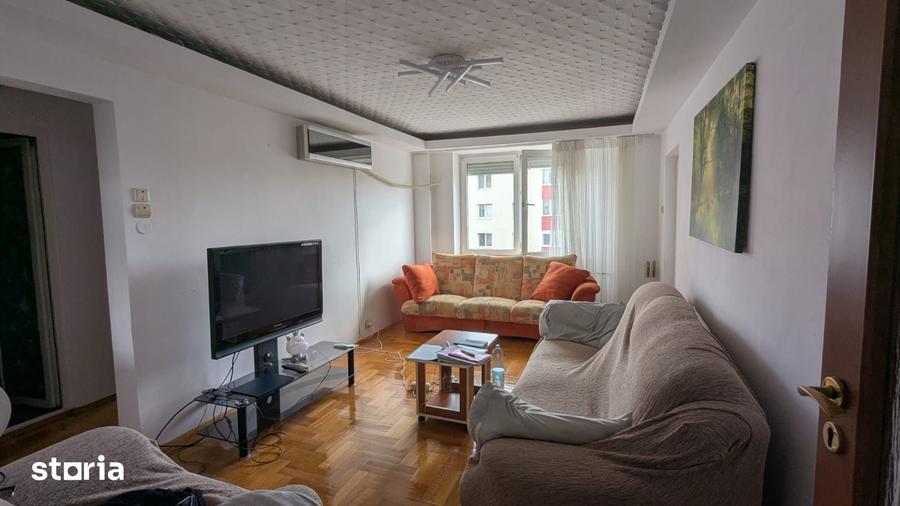 Apartament cu 4 camere semidecomandat, mobilat în Apărătorii Patriei