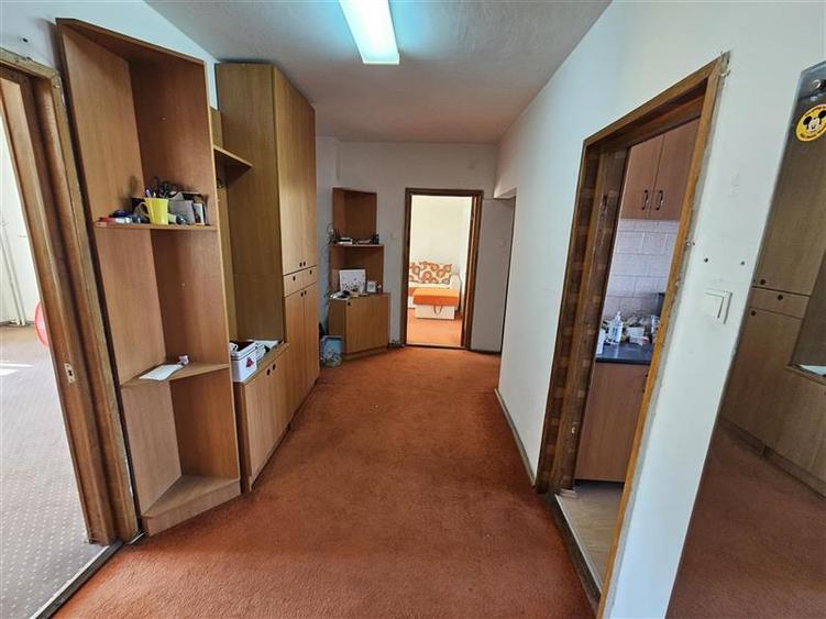 Apartament cu 3 camere semidecomandat, mobilat în Gheorgheni