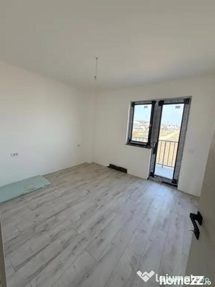 Apartament cu 3 camere semidecomandat în Rediu