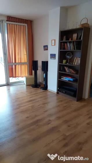 Apartament cu 2 camere semidecomandat în 1 Decembrie