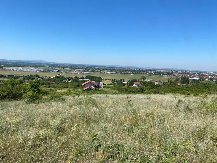 Teren Construcții intravilan de 3323 mp, în Nord-Vest