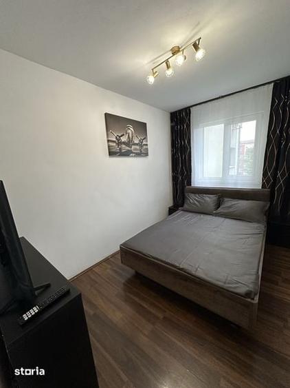 Apartament cu 3 camere semidecomandat în Girocului