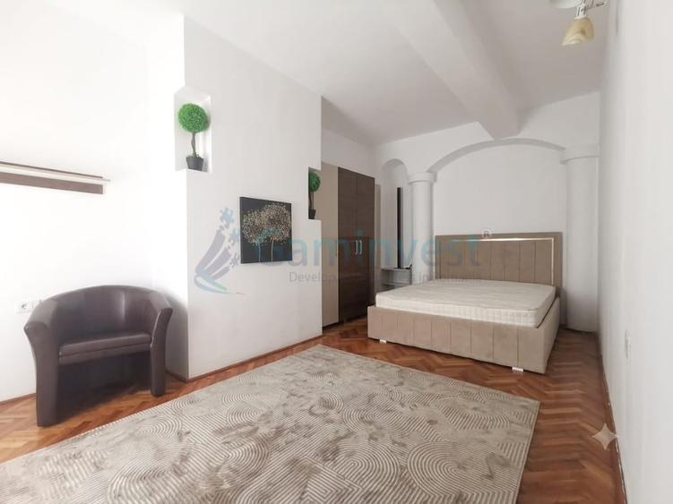 Apartament cu 2 camere semidecomandat, mobilat în Central