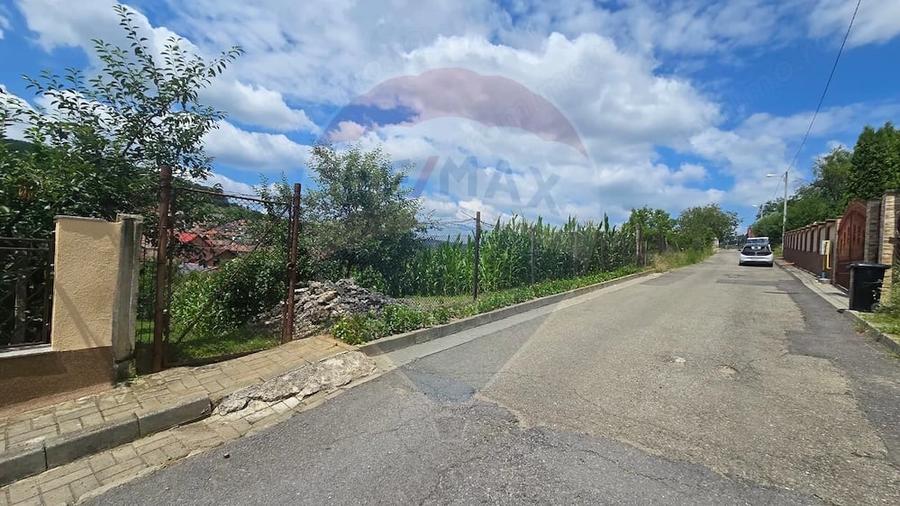 Teren de 1103 mp, în Sud