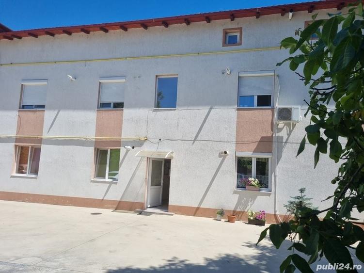 Apartament cu 4 camere decomandat în Deta
