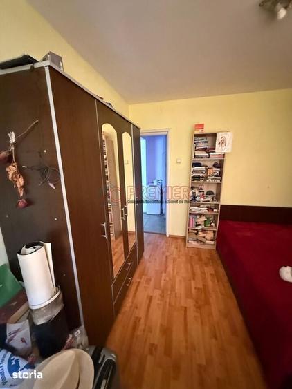 Apartament cu 4 camere în Berceni