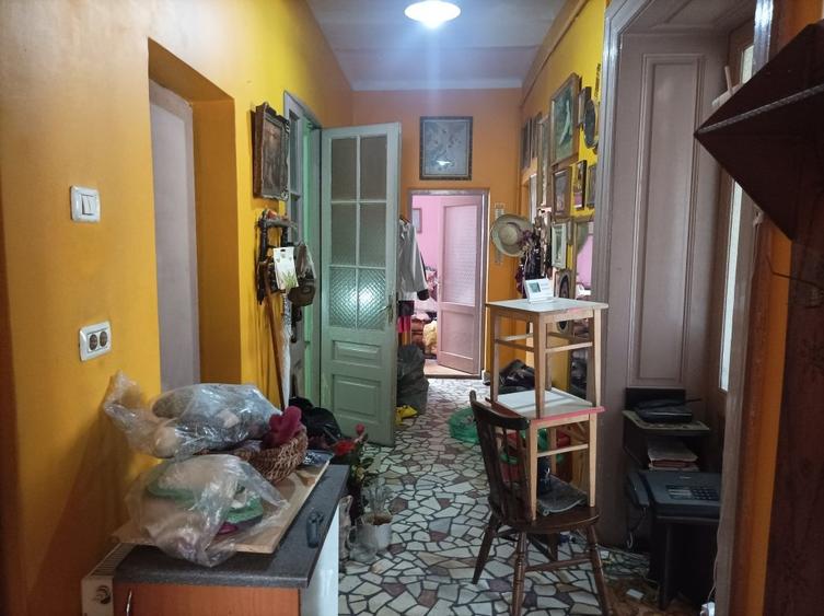 Casă individuală cu 4 camere cu Canalizare în Central