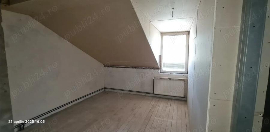 Casă cu 4 camere cu Teren 667 Mp în Poienița