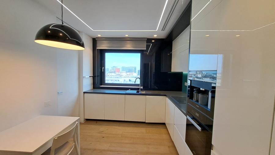 Apartament cu 4 camere decomandat, mobilat în Herăstrău