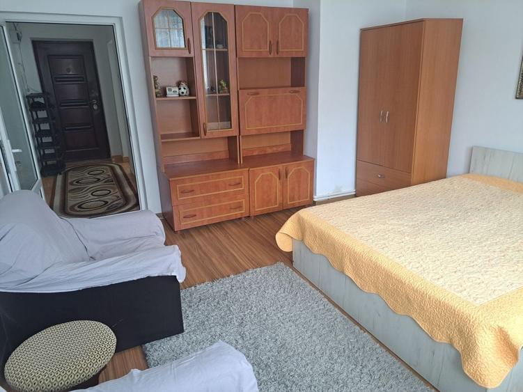 Garsonieră decomandată în Găzărie
