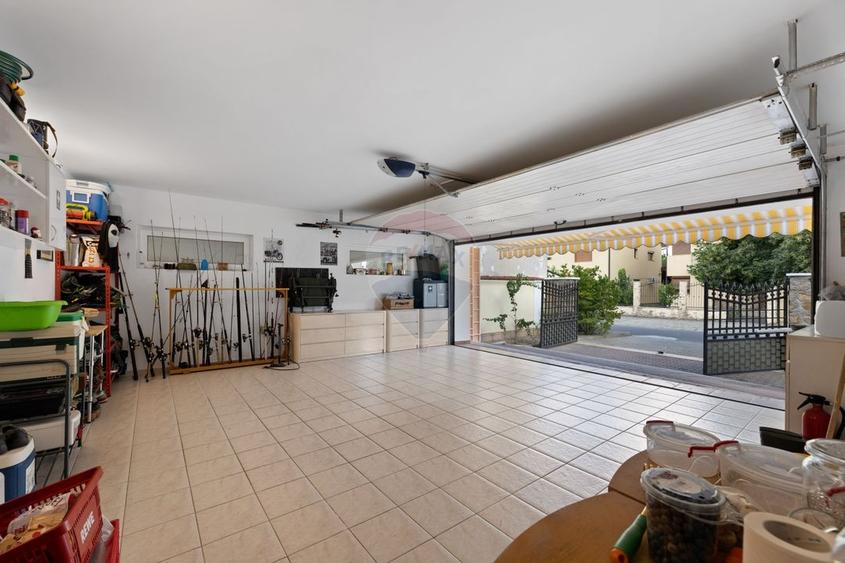 Casă individuală cu 4 camere cu Teren 921 Mp în Subcetate