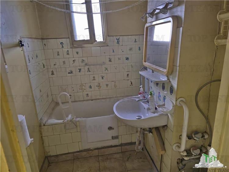 Apartament cu 3 camere decomandat în Lujerului