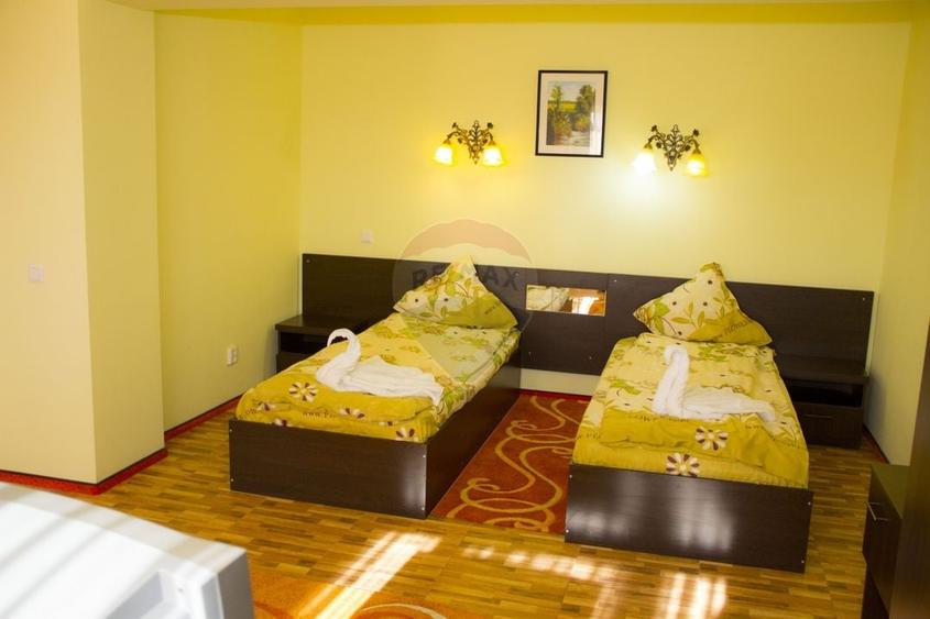 Hotel/Pensiune, de 5,200 mp, în Mânăstirea