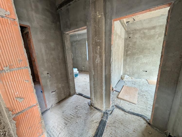 Casă individuală cu 4 camere cu Canalizare în Otopeni