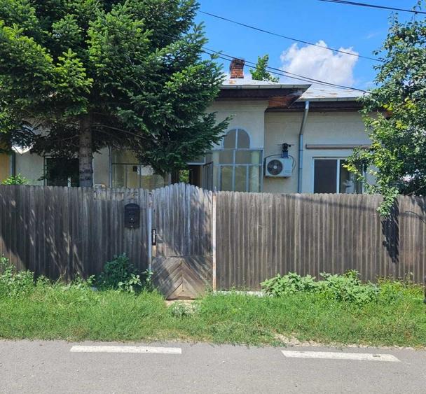 Apartament cu 3 camere decomandat în Răcari