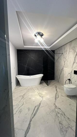Apartament cu 6 camere decomandat în Nufărul
