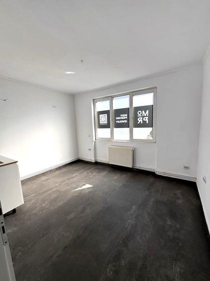 Apartament cu 3 camere decomandat în P-ța Mihai Viteazul