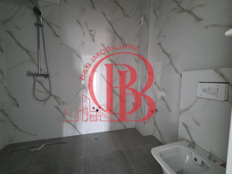 Apartament cu 5 camere semidecomandat în Titan
