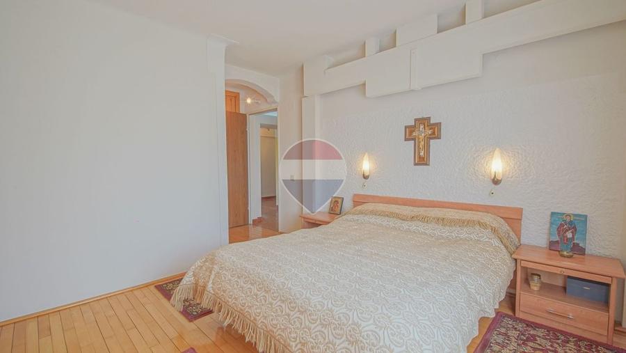 Apartament cu 4 camere decomandat, mobilat în Clăbucet
