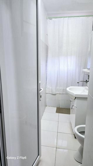 Apartament cu 2 camere semidecomandat în Craiovei