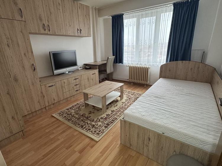 Garsonieră decomandată în Decebal