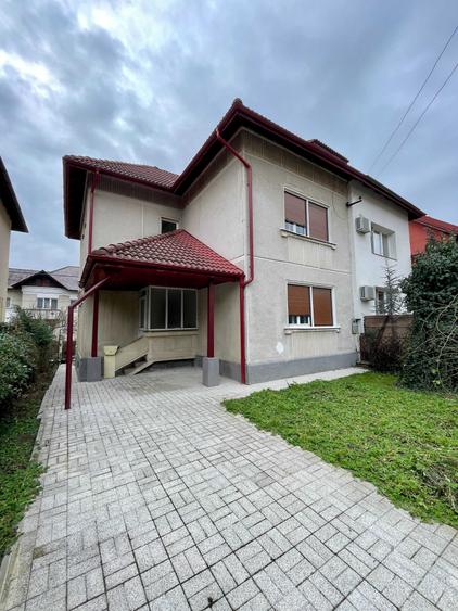 Casă cu 4 camere cu Teren 250 Mp în Traian