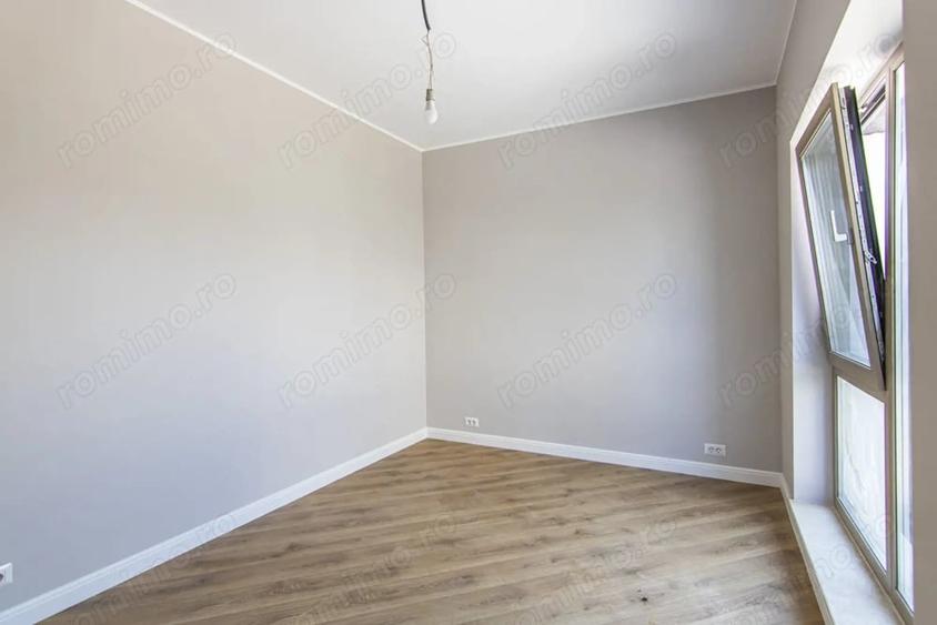 Casă cu 7 camere cu Teren 370 Mp în Ferme