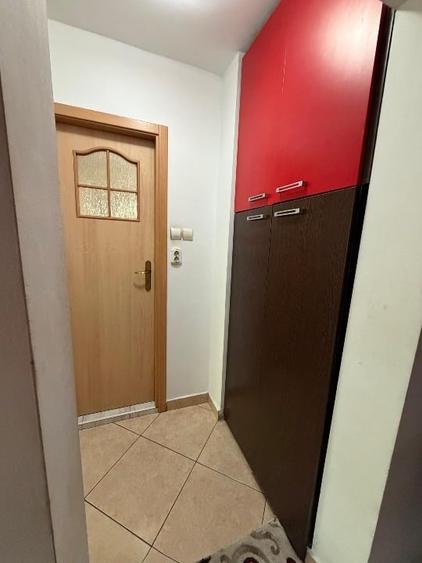Apartament cu 4 camere decomandat, mobilat în Colentina