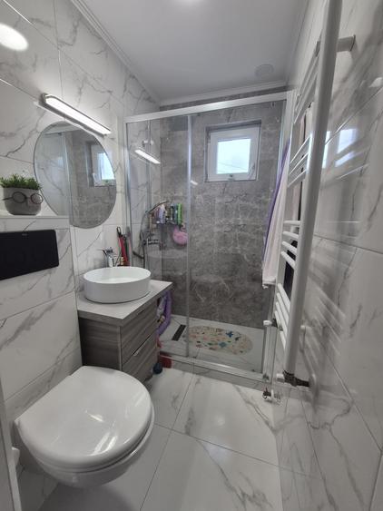 Apartament cu 3 camere semidecomandat în Central