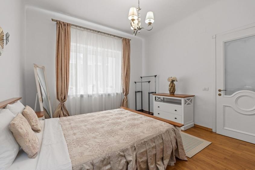 Apartament cu 3 camere semidecomandat în Universitate