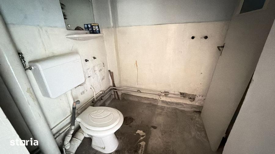 Apartament cu 4 camere semidecomandat în Central