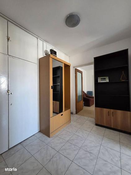 Apartament cu 3 camere decomandat în Titan