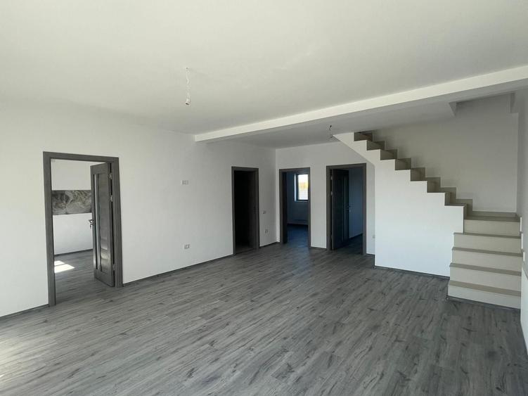 Casă cu 4 camere în Valu lui Traian