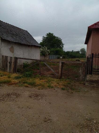 Casă cu 2 camere cu Teren 1600 Mp în Tăut