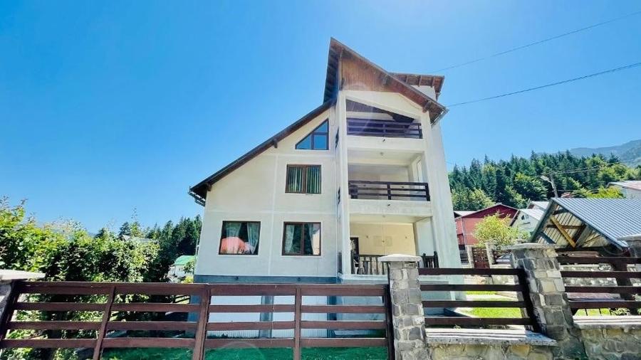 Casă individuală cu 10 camere cu Canalizare în Bușteni