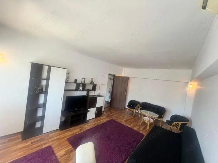 Apartament cu 2 camere decomandat în Trocadero