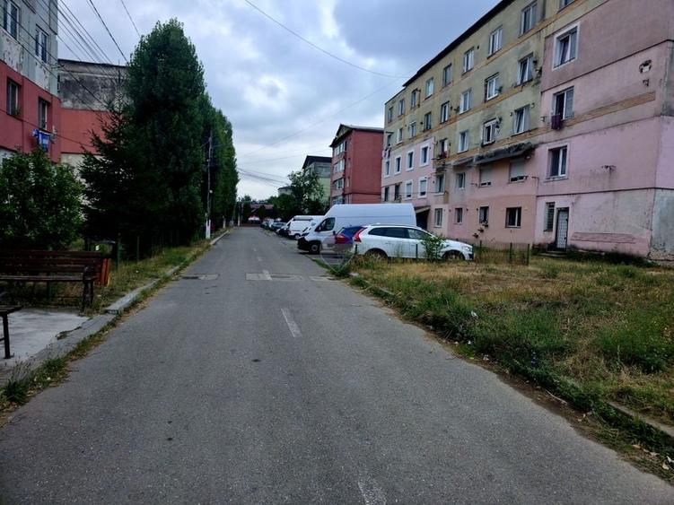 Apartament cu 3 camere decomandat în Săvinești