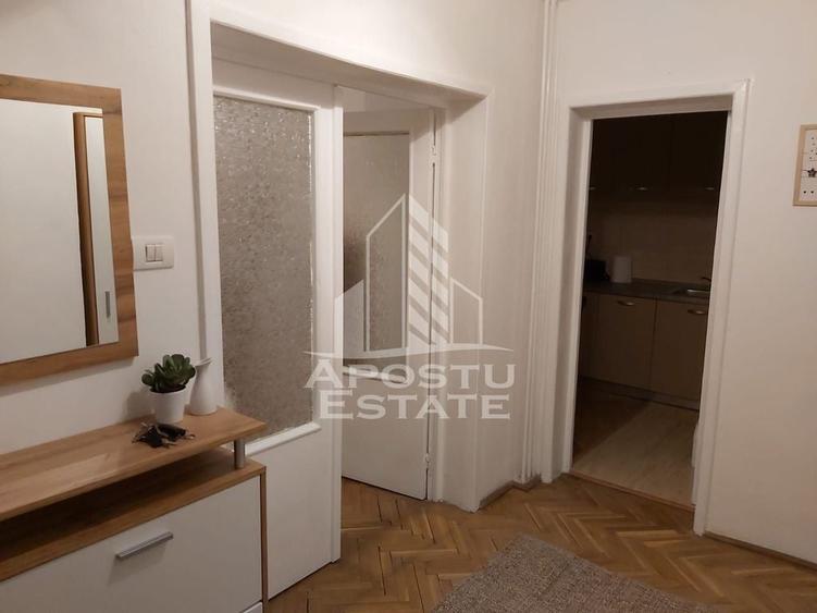 Apartament cu 3 camere decomandat în Take Ionescu