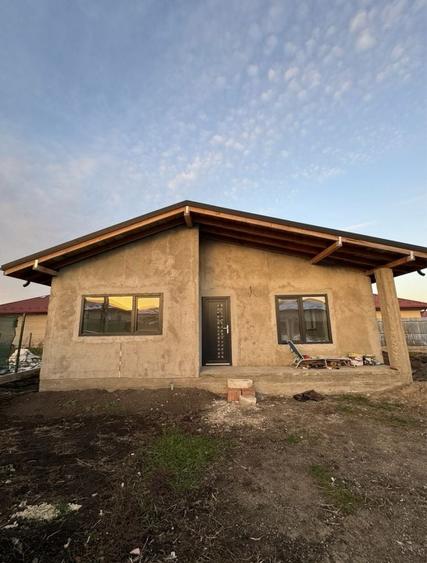 Casă cu 3 camere în Cătămărești