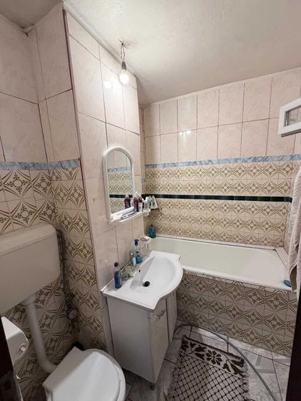Apartament cu 3 camere decomandat în Lacul Tei