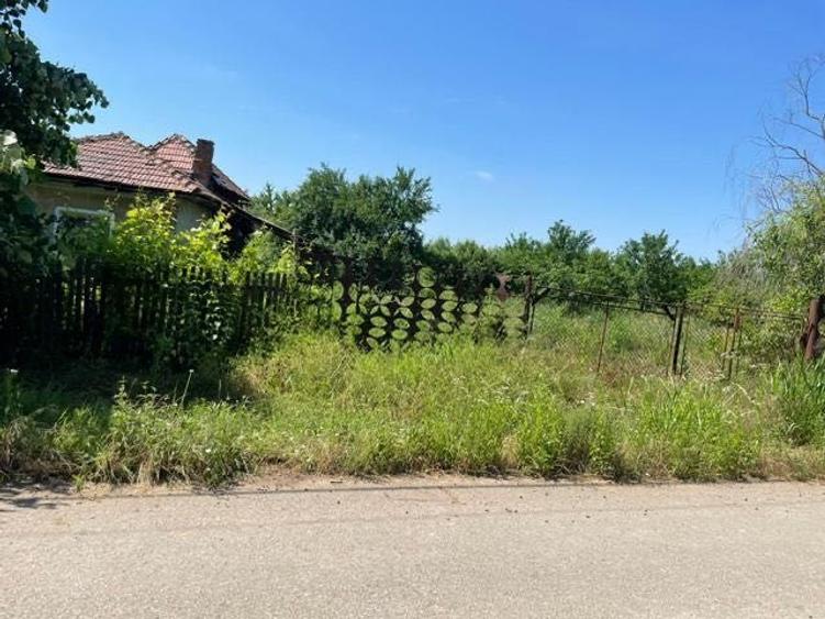 Teren de 17700 mp, în Gura Foii
