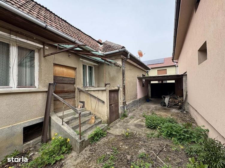 Casa 3 camere cu 3 ari teren , zona 14 Mai - 11