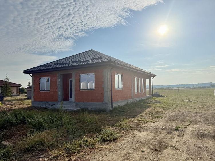 Casă cu 4 camere decomandat în Cionchești