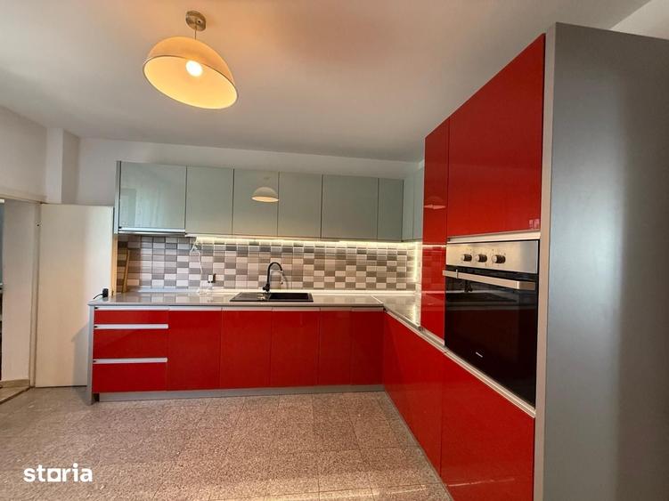 Casă cu 5 camere cu Teren 4000 Mp în Florești