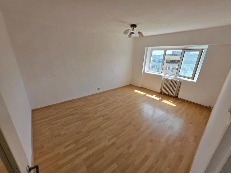 Apartament cu 3 camere decomandat în Sud