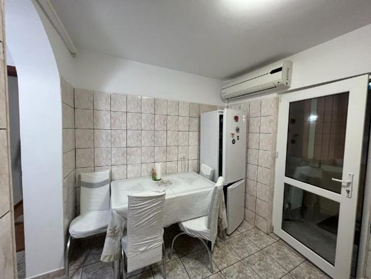Apartament cu 3 camere decomandat, mobilat în Faleza Nord
