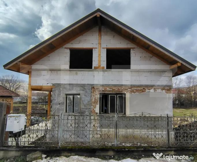 Casă cu 4 camere cu Teren 1360 Mp în Iris