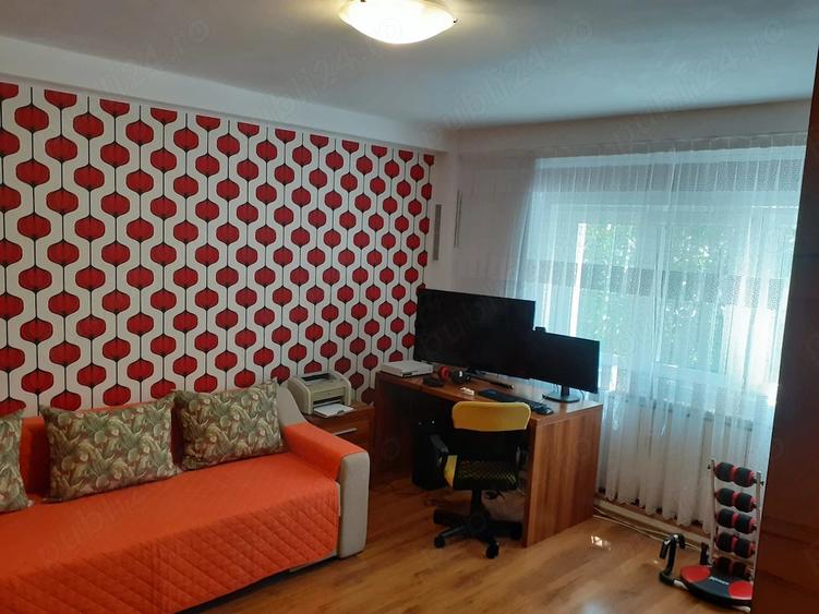 Apartament cu 3 camere decomandat în Nerva Traian